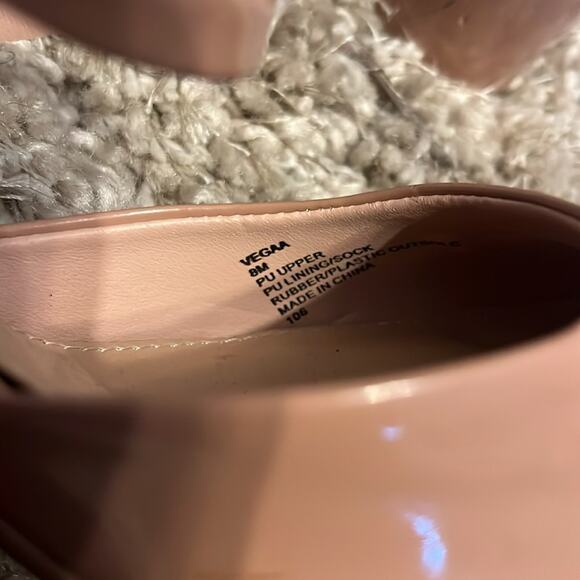 Steve Madden Vegas Pump. Perfect for upcoming holiday functions. Sz 8 - Picture 6 of 6